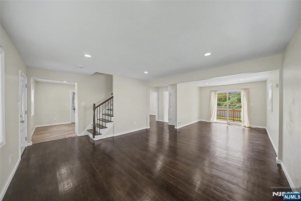 699 Bloomfield Avenue Property Photo 4