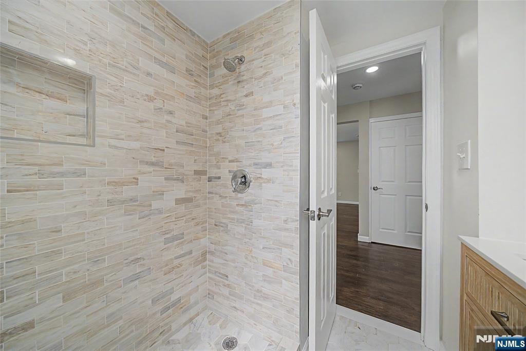 699 Bloomfield Avenue Property Photo 6