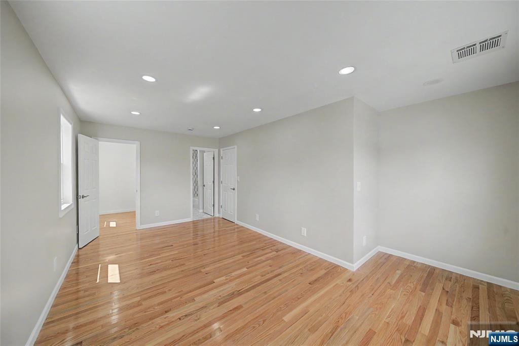 699 Bloomfield Avenue Property Photo 14