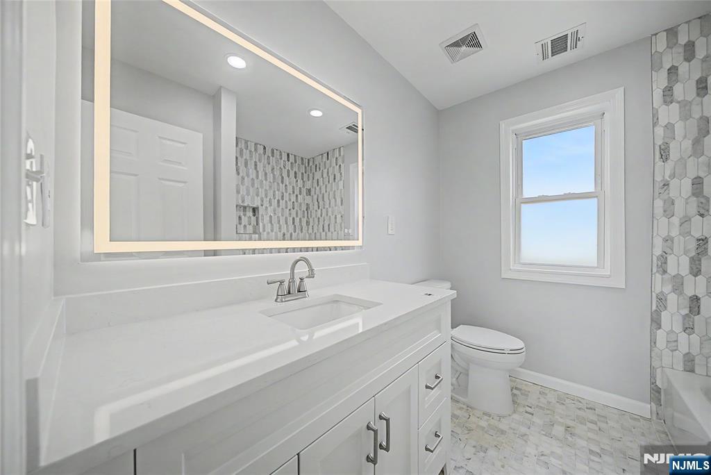 699 Bloomfield Avenue Property Photo 17