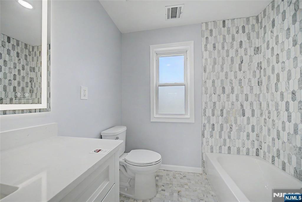699 Bloomfield Avenue Property Photo 18