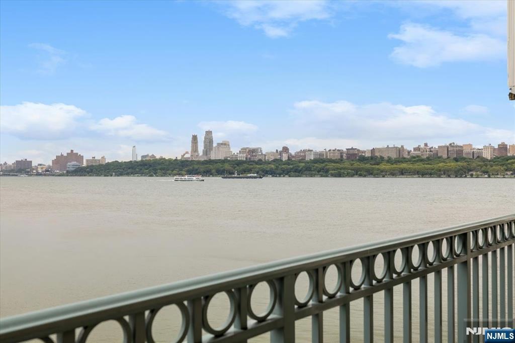 106 The Promenade Property Photo 1