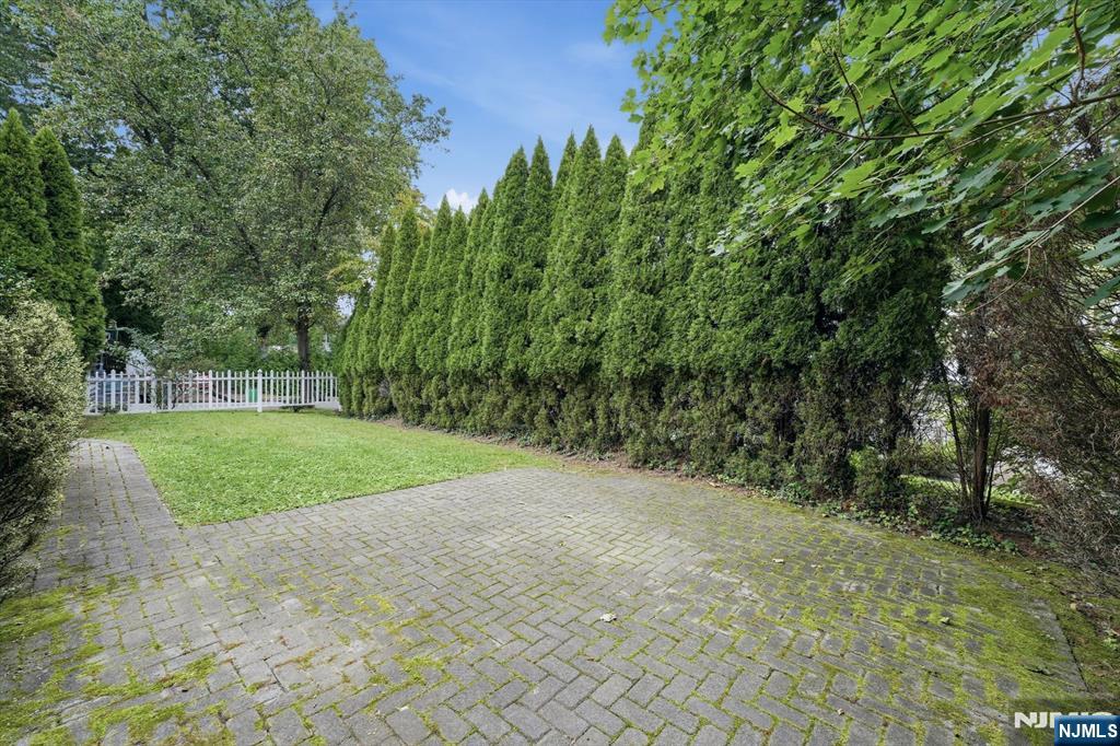 125 Midwood Road Property Photo 4