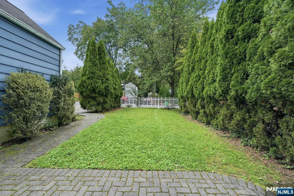 125 Midwood Road Property Photo 5