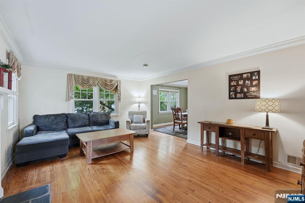 125 Midwood Road Property Photo 8