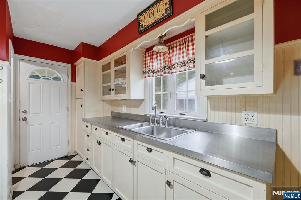 125 Midwood Road Property Photo 14