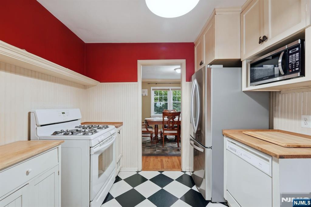 125 Midwood Road Property Photo 17