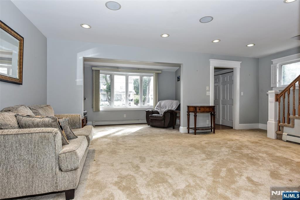 638 Asbury Street Property Photo 4
