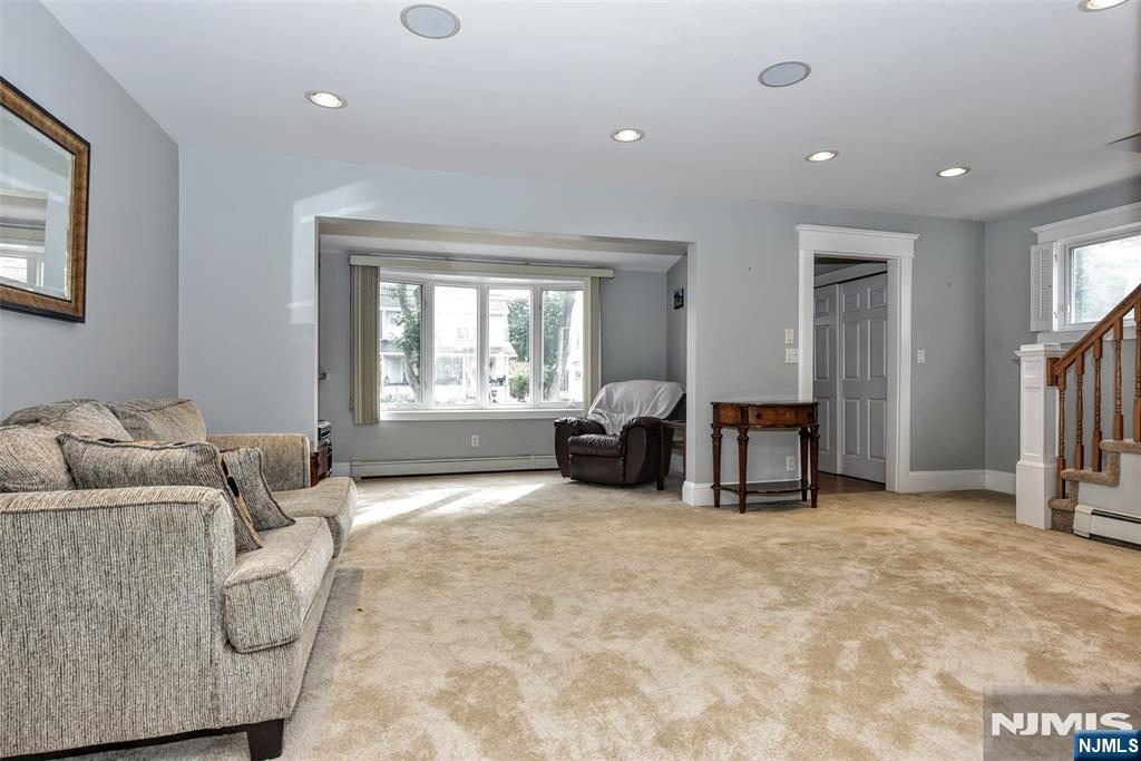 638 Asbury Street Property Photo 4