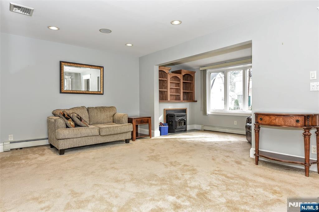638 Asbury Street Property Photo 5