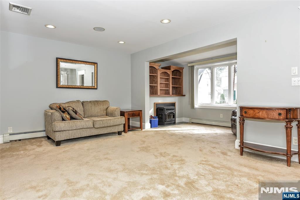 638 Asbury Street Property Photo 5