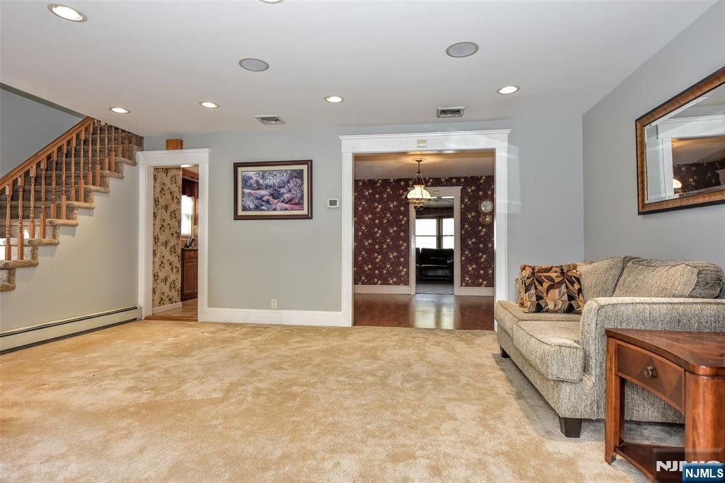 638 Asbury Street Property Photo 7