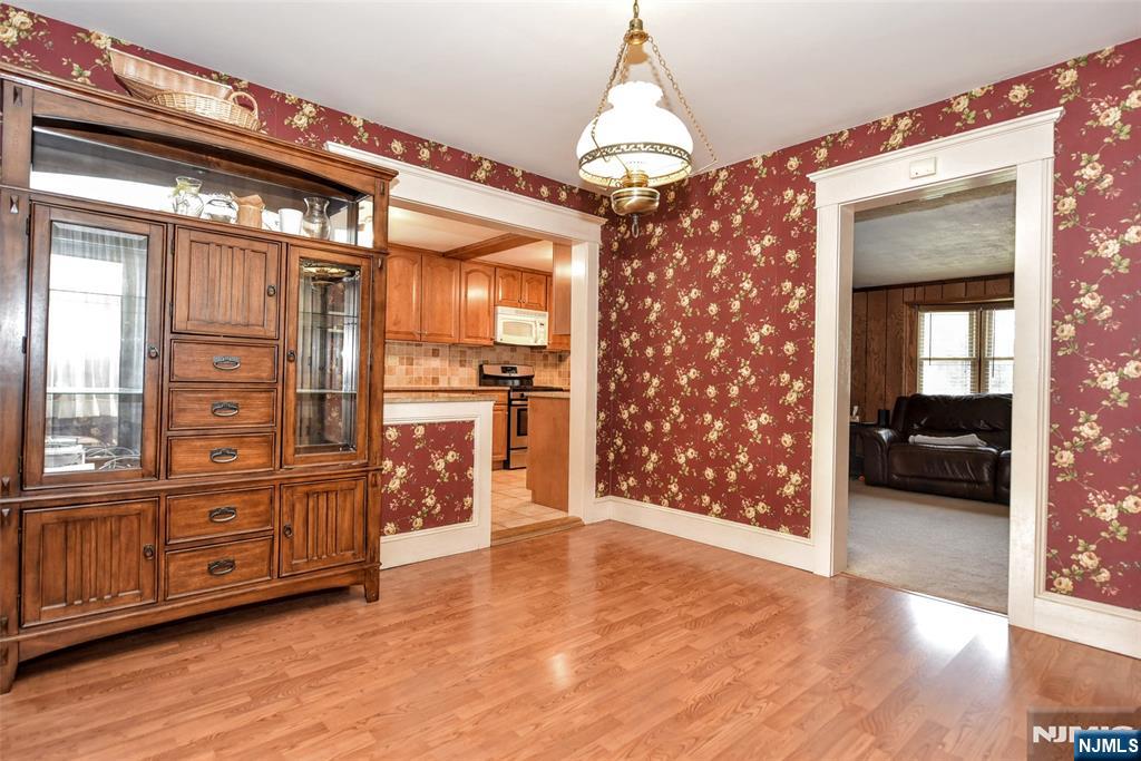 638 Asbury Street Property Photo 9