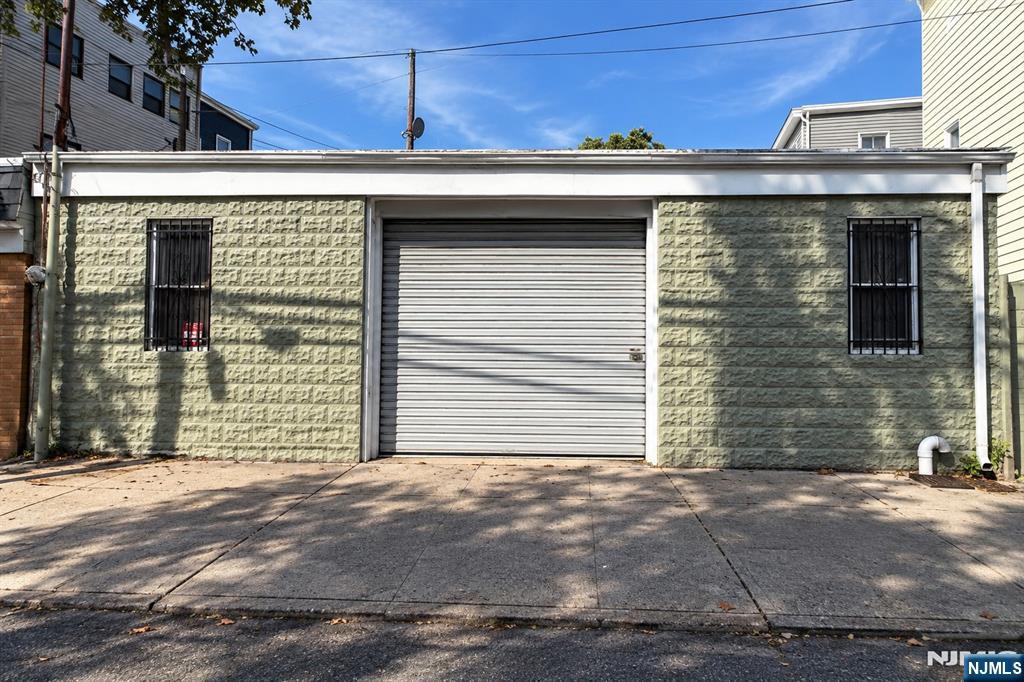 382 Walnut Street Property Photo 4