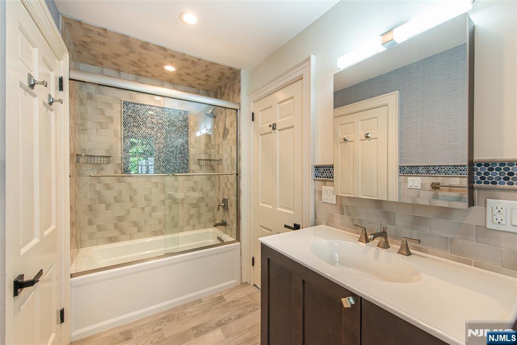 25 West Road Property Photo 32