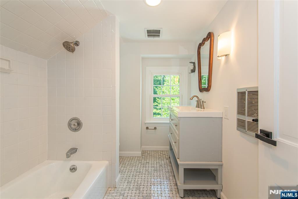 25 West Road Property Photo 35