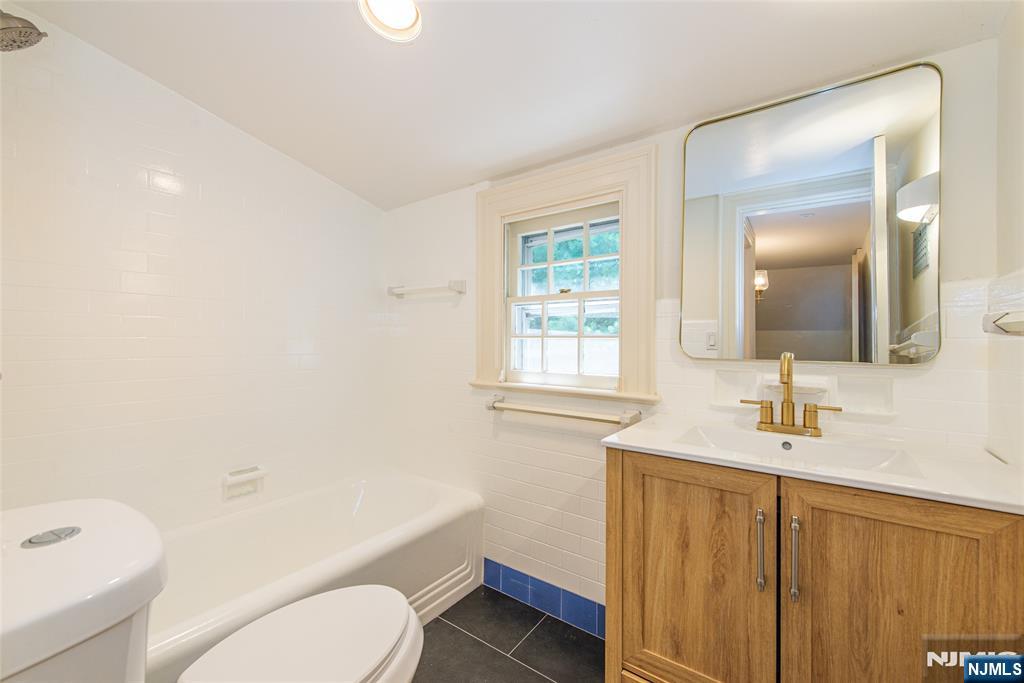 25 West Road Property Photo 37