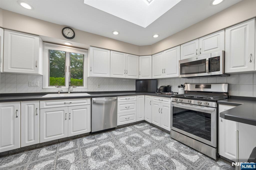 175 Marginal Road Property Photo 12