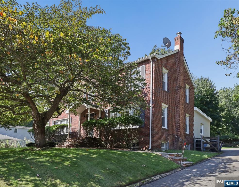 166 Crescent Avenue Property Photo 3