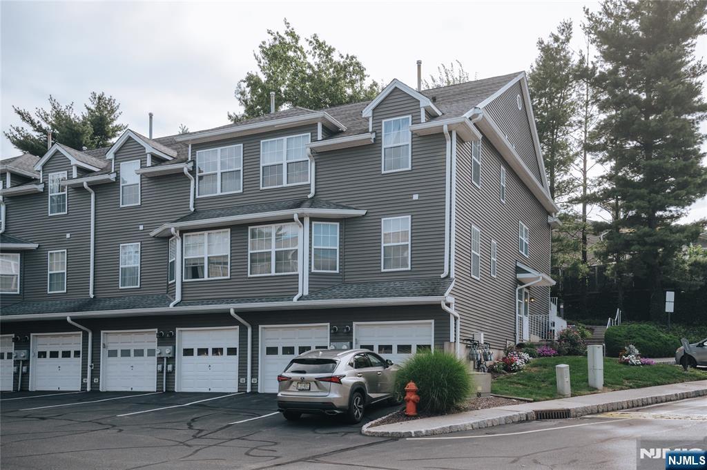 20 S Midland Avenue I2 Property Photo 2