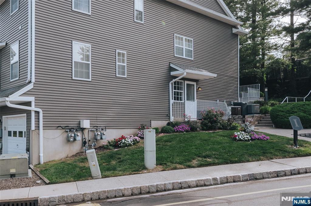 20 S Midland Avenue I2 Property Photo 3