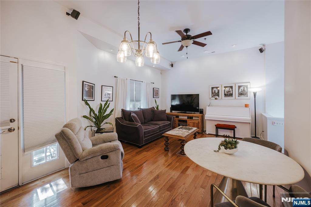 20 S Midland Avenue I2 Property Photo 11