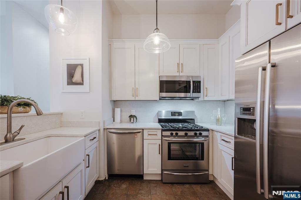 20 S Midland Avenue I2 Property Photo 12