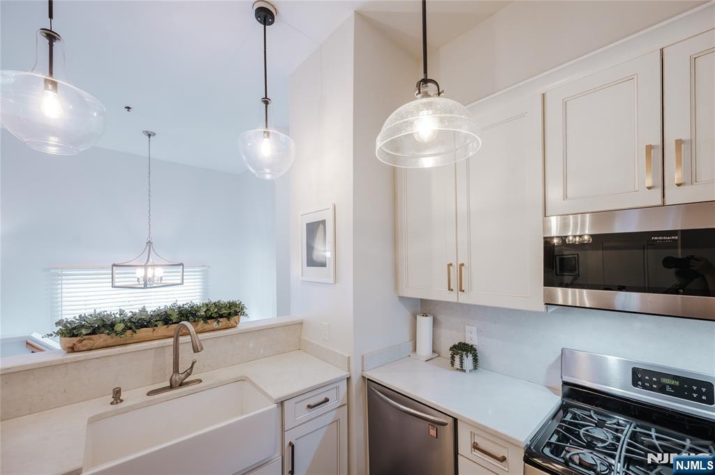 20 S Midland Avenue I2 Property Photo 14