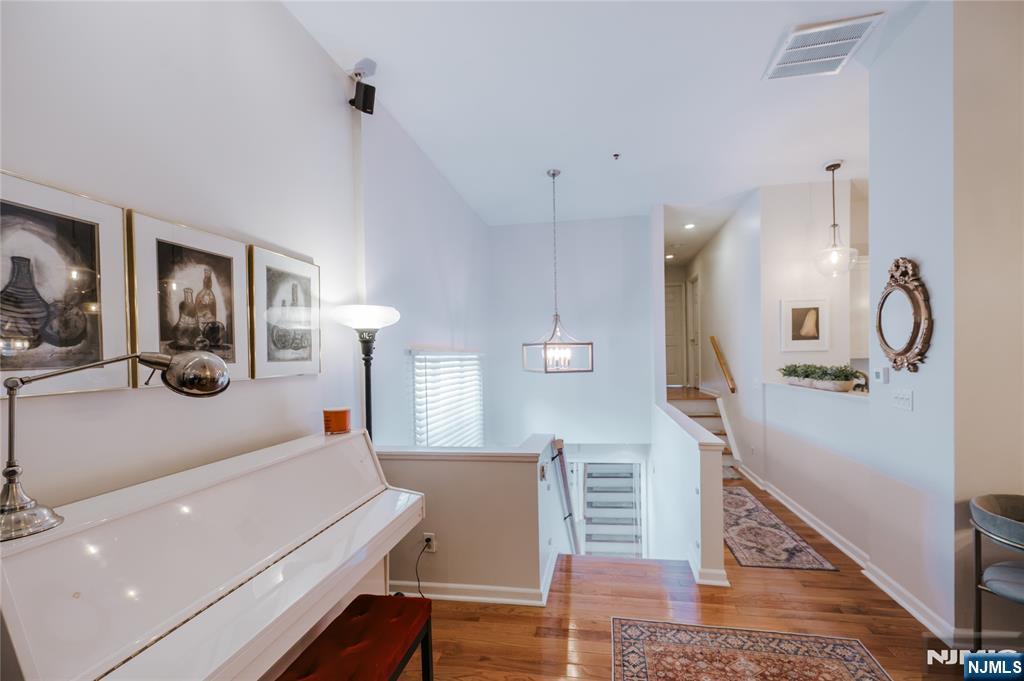 20 S Midland Avenue I2 Property Photo 15