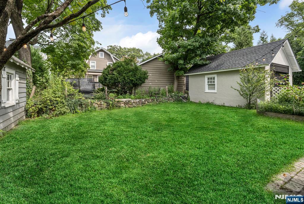 19 Christopher Place Property Photo 31