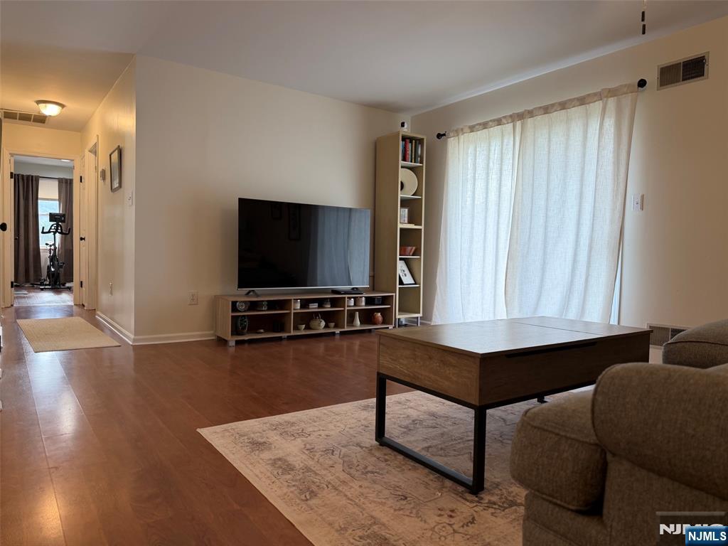 321 Ringwood Avenue Property Photo 3