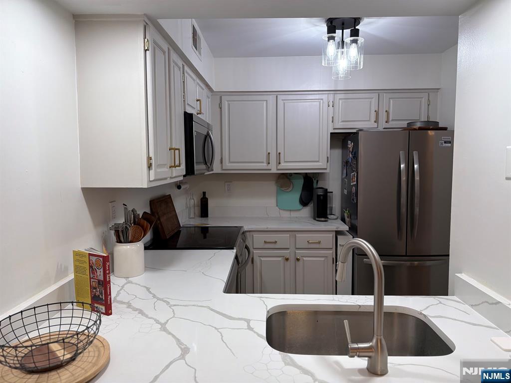 321 Ringwood Avenue Property Photo 6
