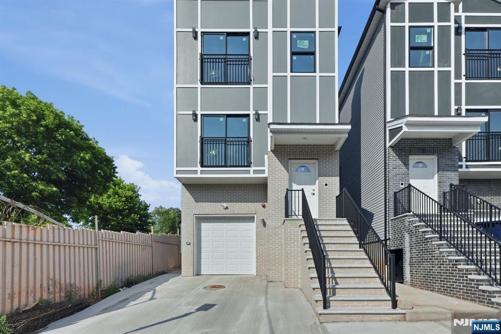 339 Court Street Property Photo 2