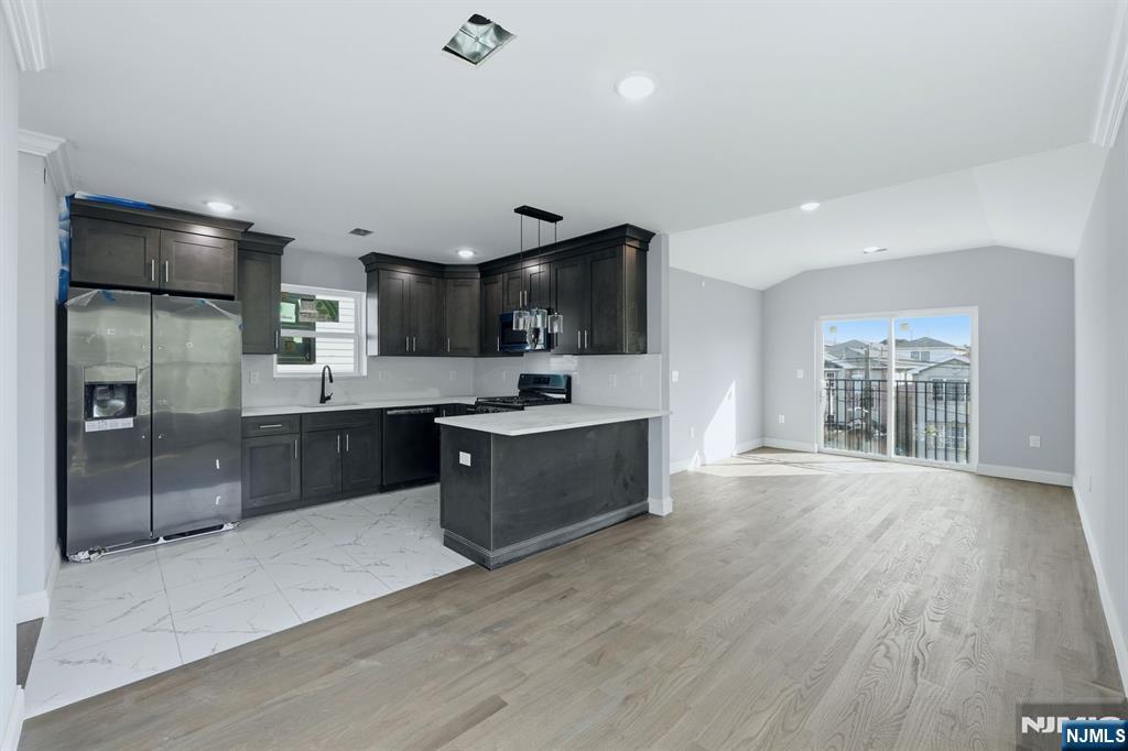 339 Court Street Property Photo 4