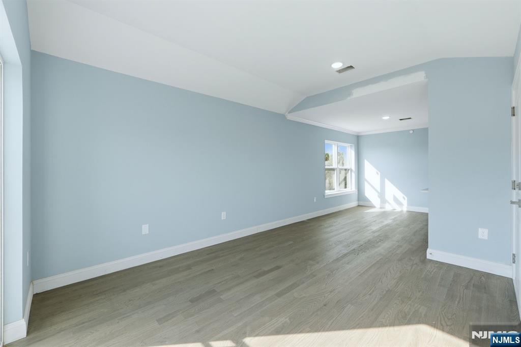 339 Court Street Property Photo 7