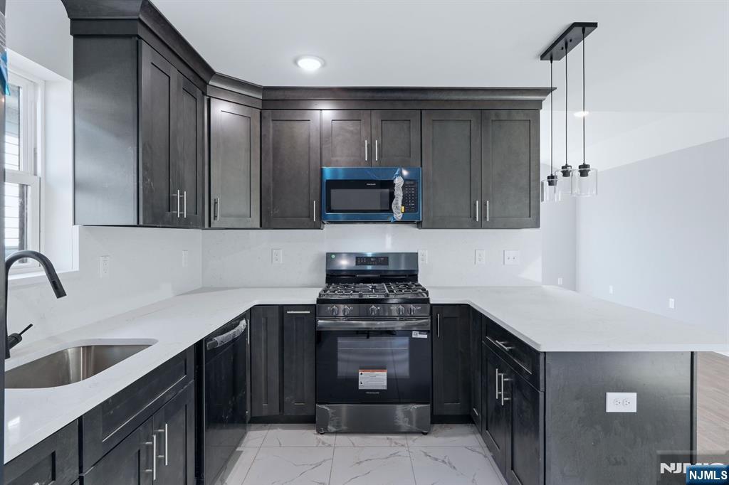 339 Court Street Property Photo 8
