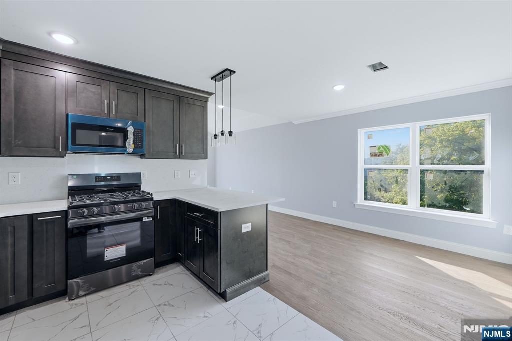339 Court Street Property Photo 10