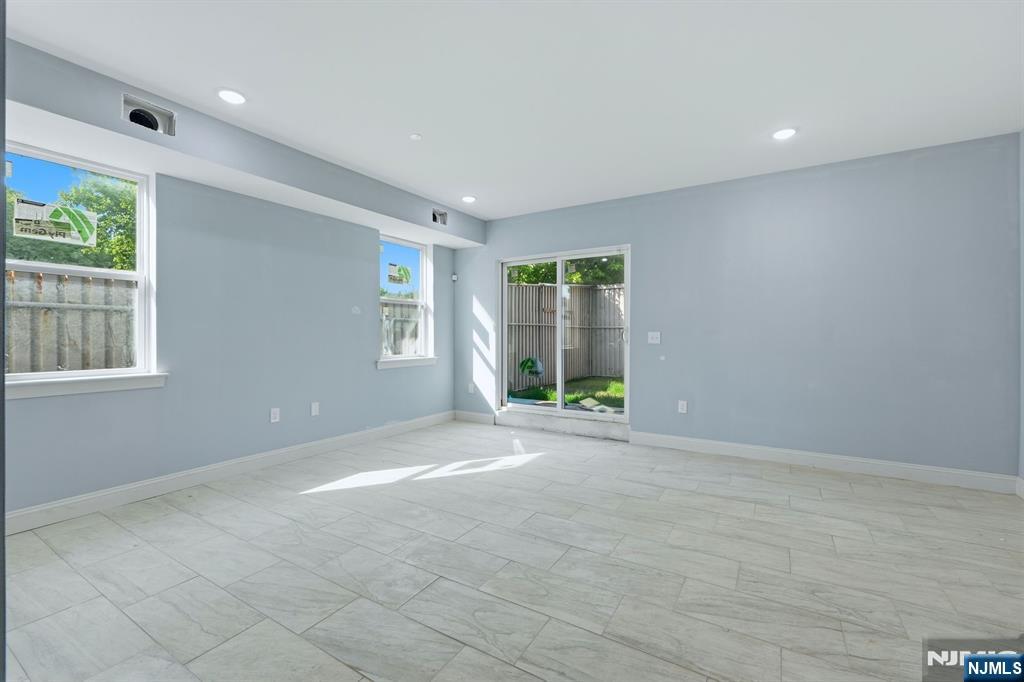 339 Court Street Property Photo 17