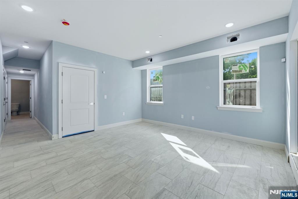 339 Court Street Property Photo 18