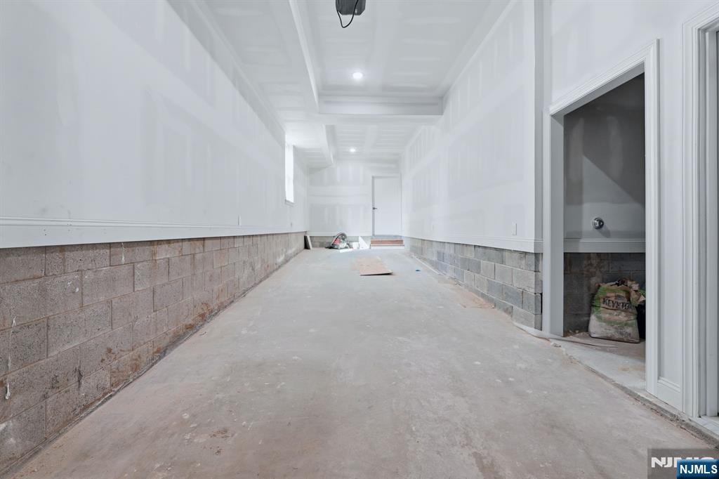 339 Court Street Property Photo 29