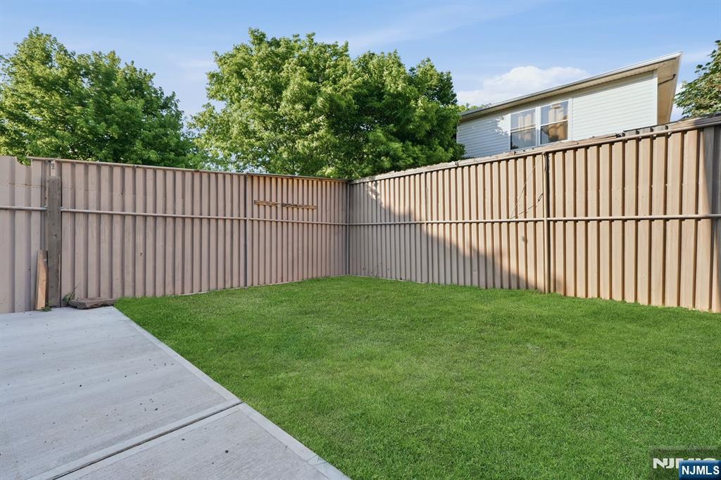 339 Court Street Property Photo 32