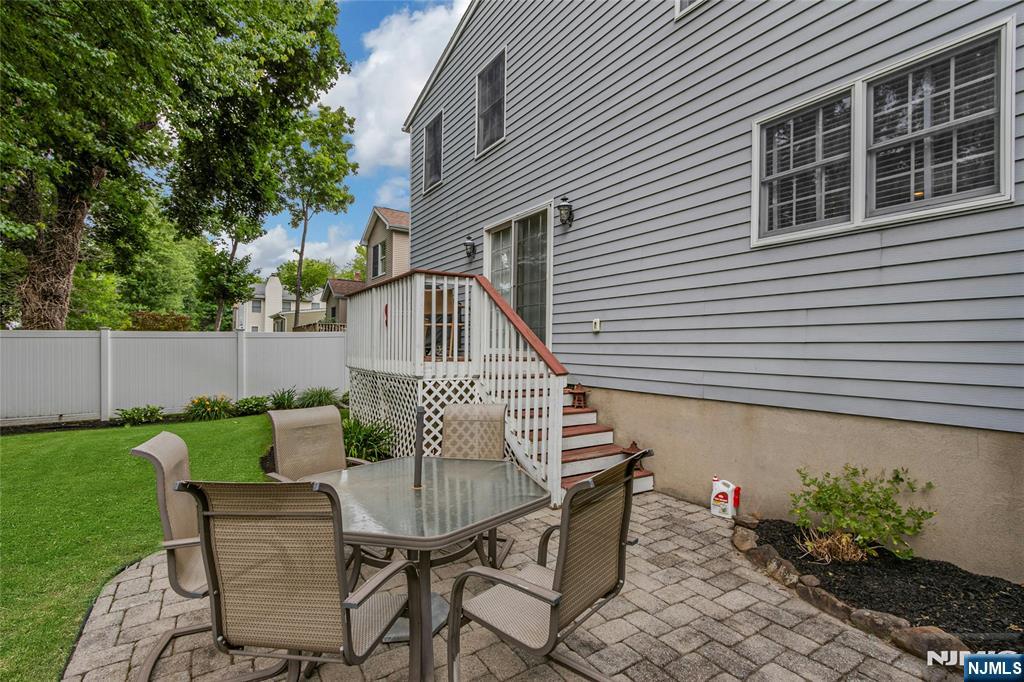 15 Colonial Road Property Photo 9