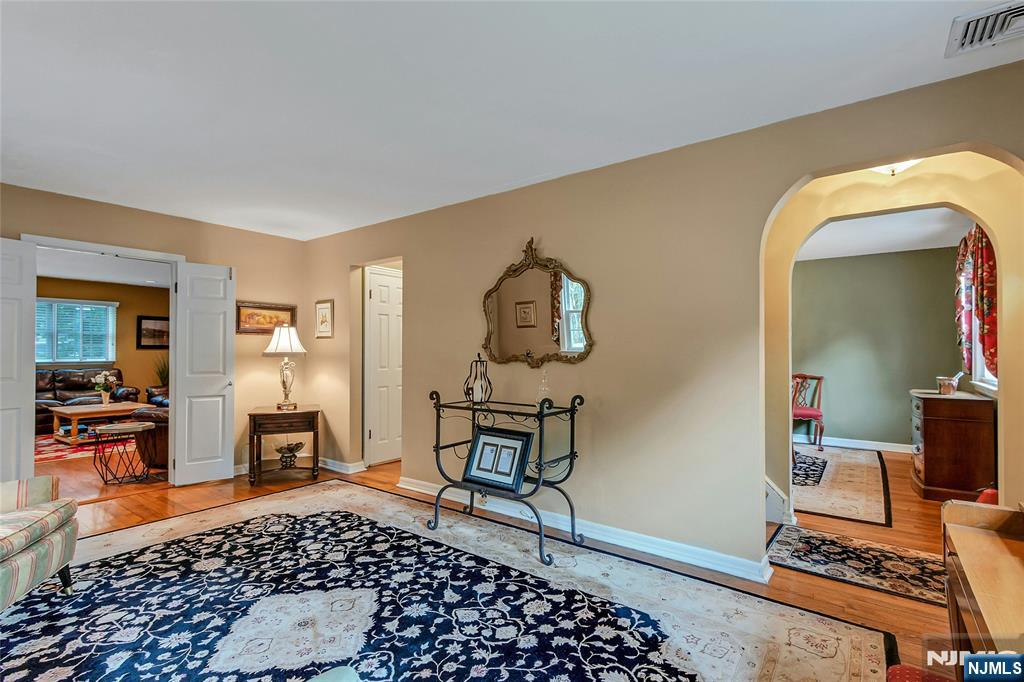 15 Colonial Road Property Photo 13