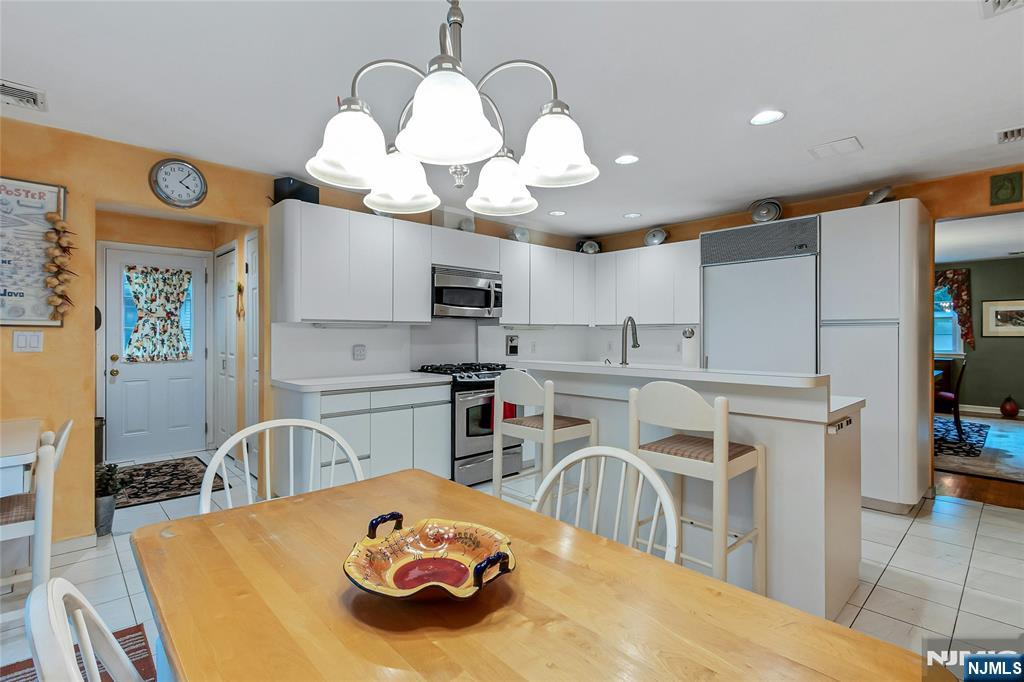 15 Colonial Road Property Photo 16