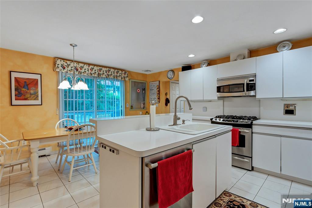 15 Colonial Road Property Photo 17