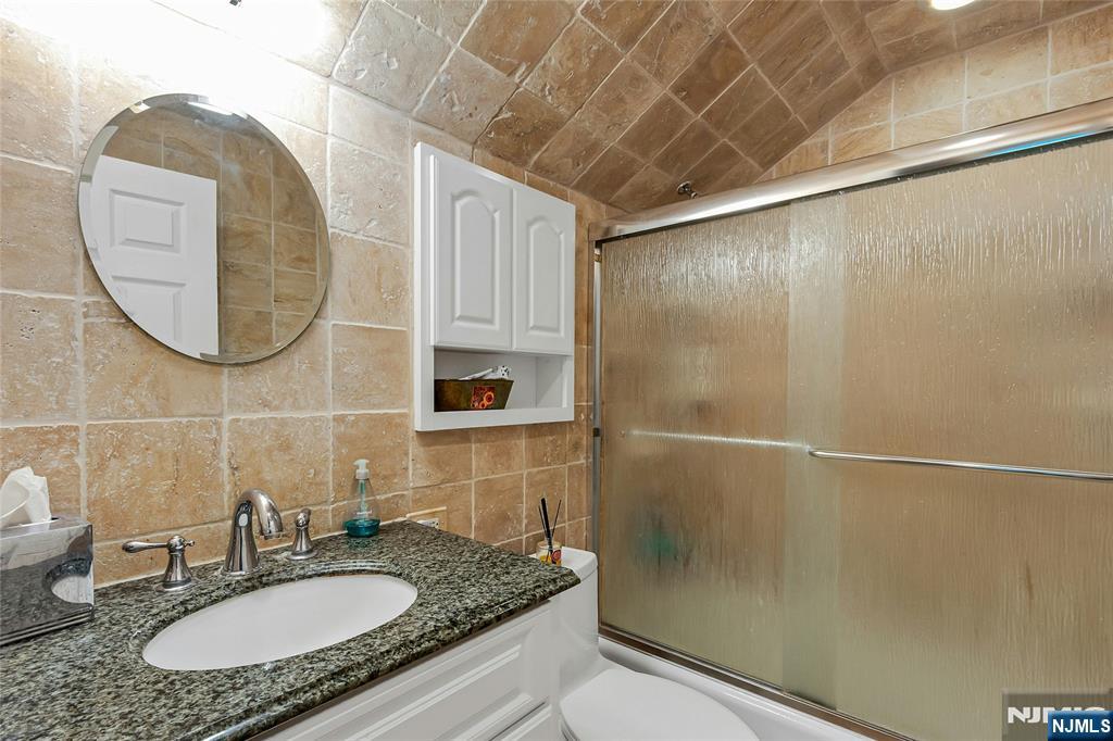 15 Colonial Road Property Photo 30