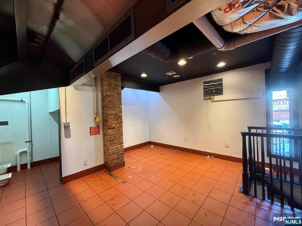 534 Kearny Avenue Store Right Property Photo 5