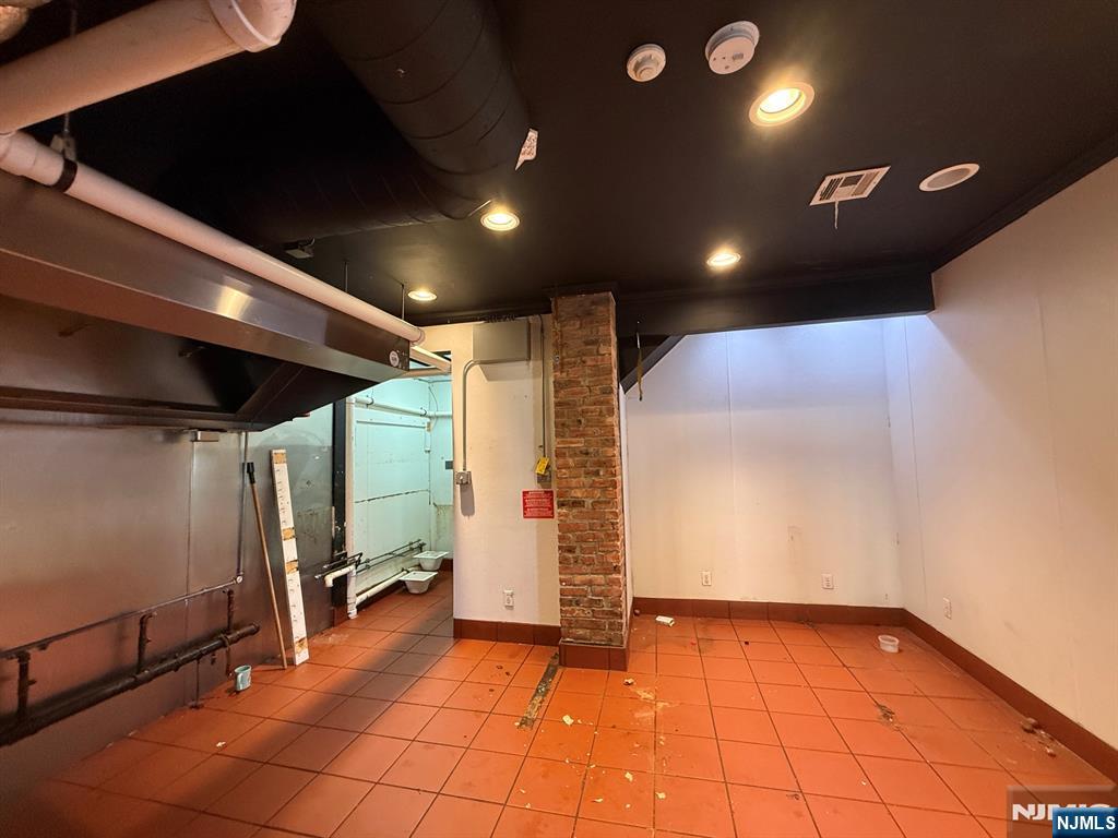 534 Kearny Avenue Store Right Property Photo 6