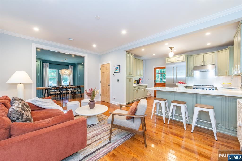 85 Evergreen Avenue Property Photo 8
