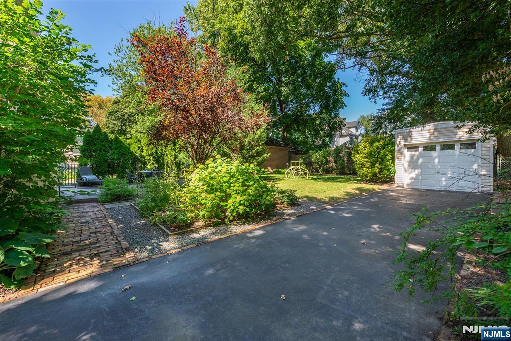 85 Evergreen Avenue Property Photo 33